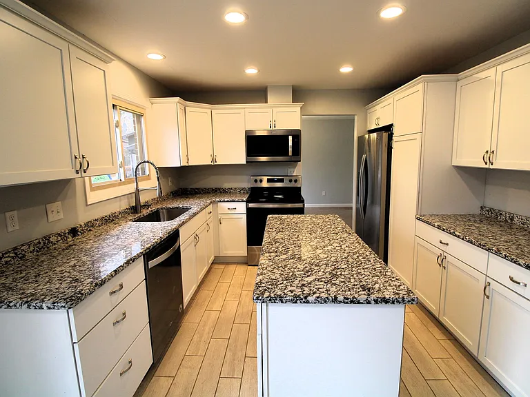 6895 Indian Creek Dr — Photo 8