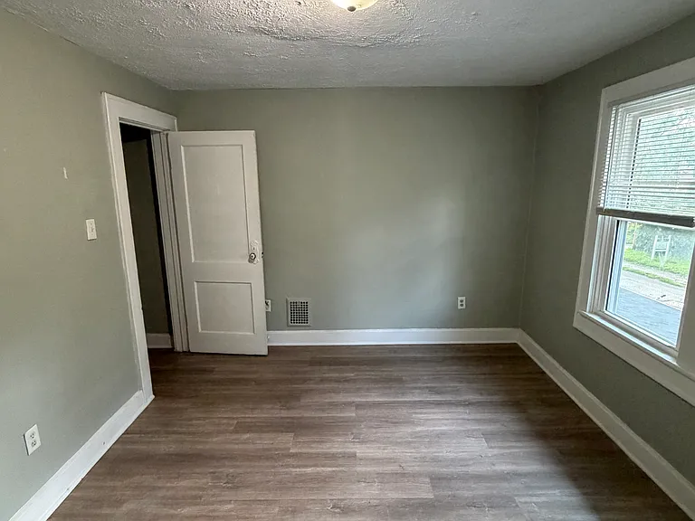 2319 Coyner Ave — Photo 13