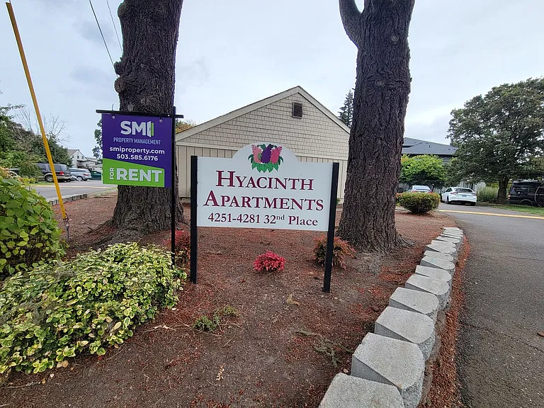 451-Hyacinth Apartments — Photo 11