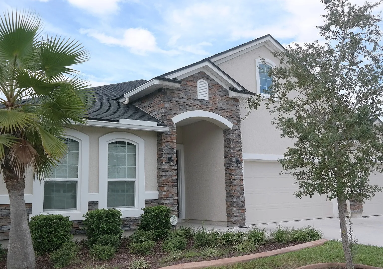 Beautiful 4/2 in Eagle Landing — Photo 3