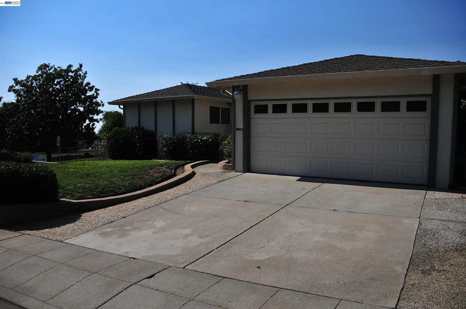 2071 Seacliff Dr photo 1