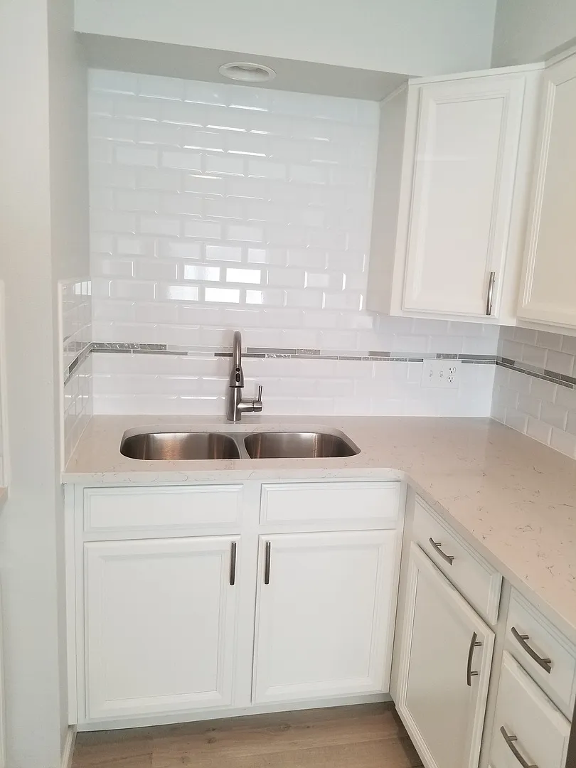 5580 S. Curtice Street 4-Plex — Photo 3
