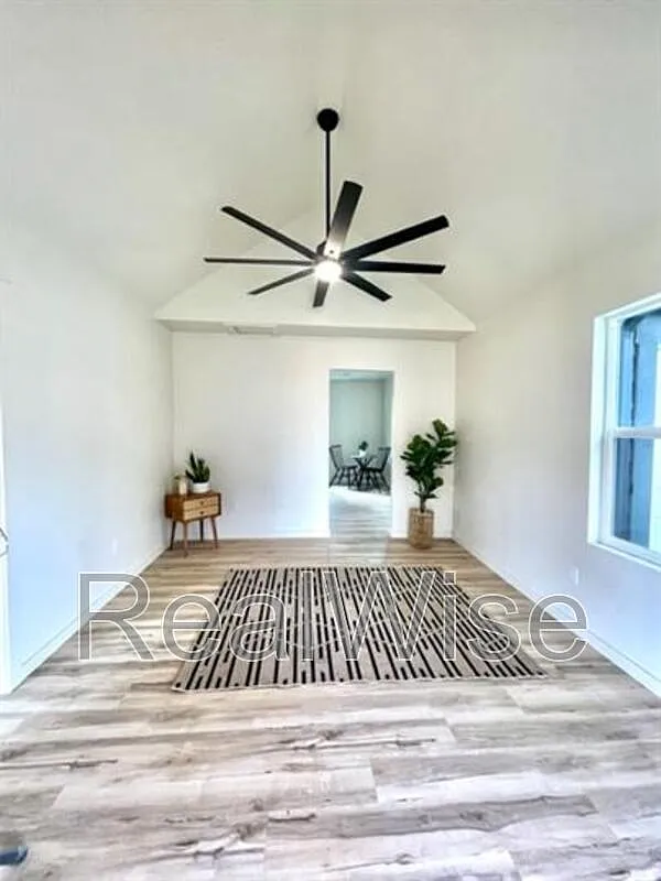 1 bed, 1.0 bath, 1000 sqft, $1,325 — Photo 2