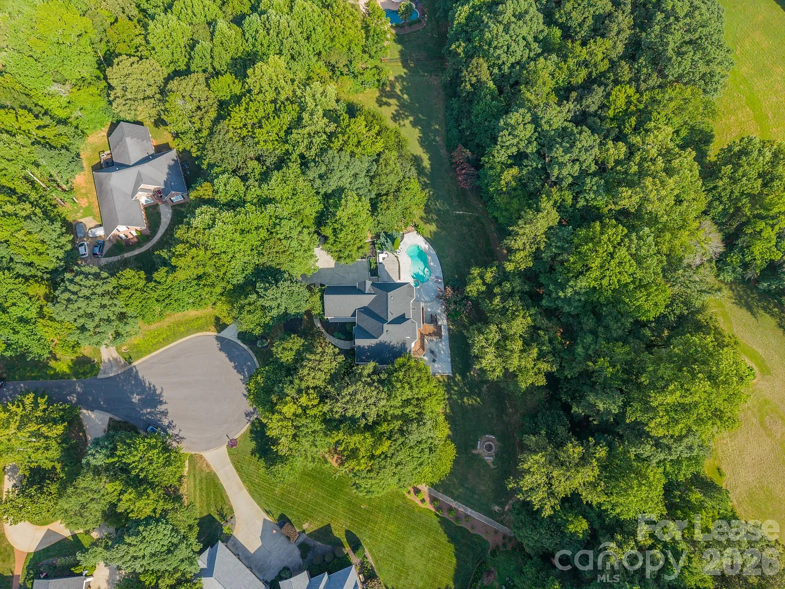 4 bed, 4.5 bath, 5002 sqft, $8,500 — Photo 4