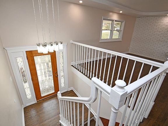3rd image of 8633 Pastoral Ln