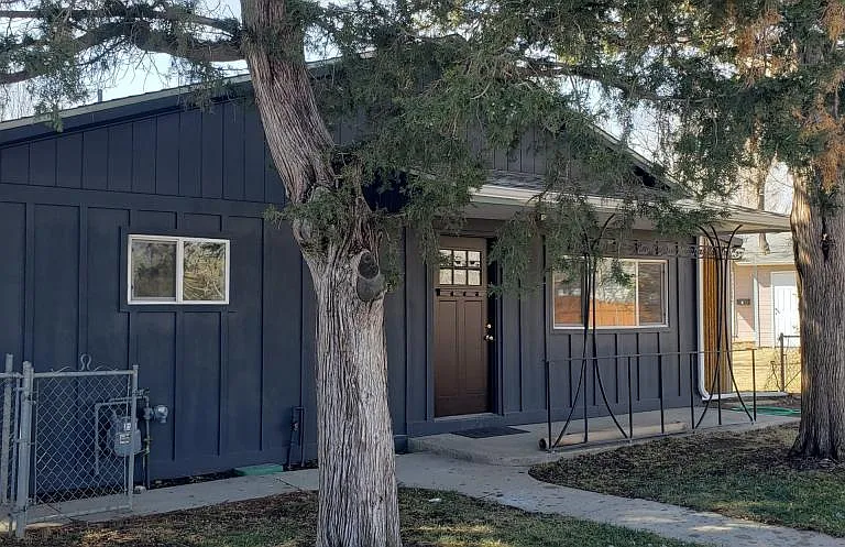 204 E Emma St — Photo 1