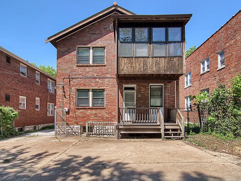 (201) 7230-32 Forsyth Blvd — Photo 6