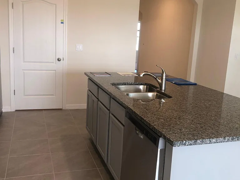 2952 Long Pond Dr — Photo 10