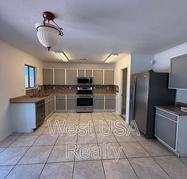 1261 E Dust Devil Dr — Photo 3