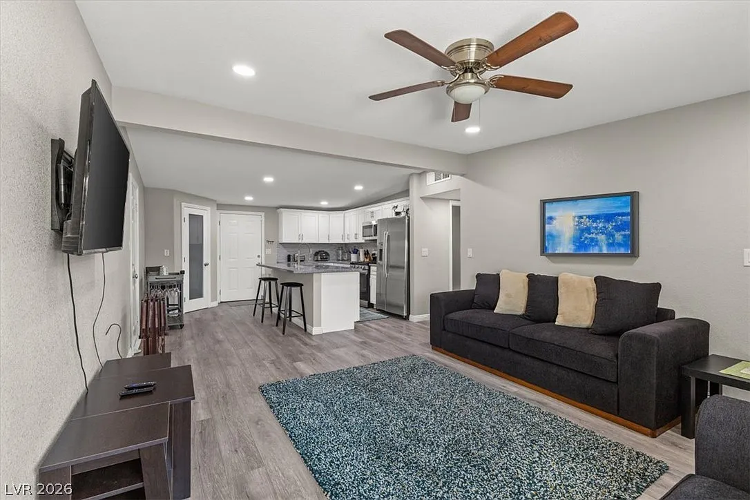 3 bed, 1178 sqft, $2,495 — Photo 1