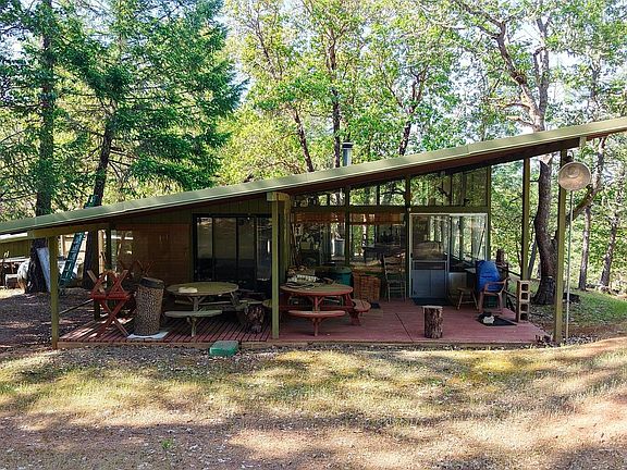 3rd image of Perry Rd