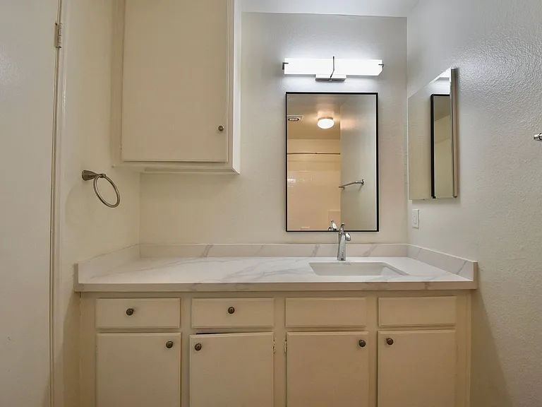 15520 Foothill Blvd — Photo 24
