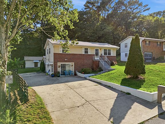 2nd image of 1220 28th St SE