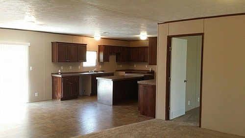 4th image of 2806 Carnation Dr