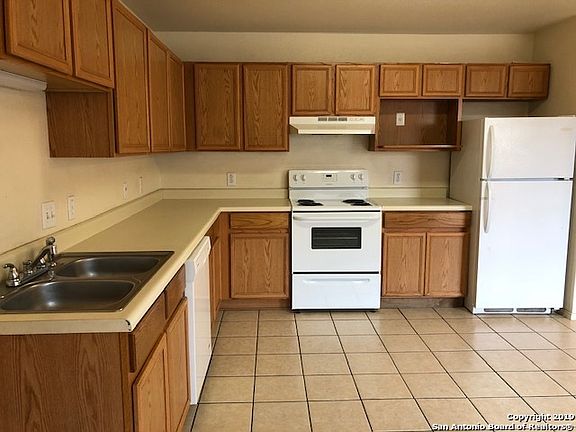 3rd image of 15414 Kamary Ln