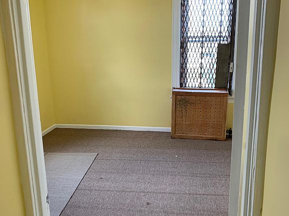 3rd image of 9117 172nd St APT 4B