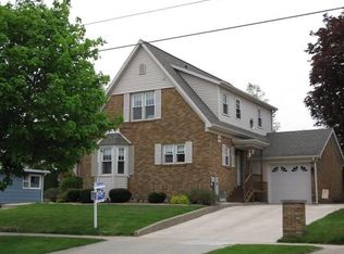 1010 9th St, Monroe, WI 53566