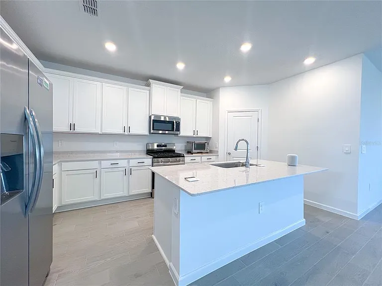 12453 NW 137th Ter — Photo 4