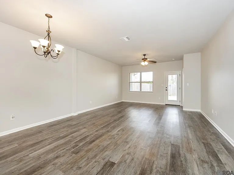 2948 S Roth Ave — Photo 6