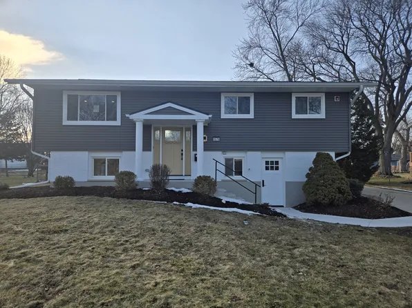 1570 Jefferson Rd, Hoffman Estates, IL 60169