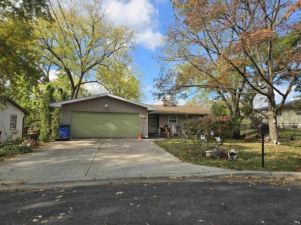 2914 Hambrecht Rd, Middleton, WI 53562