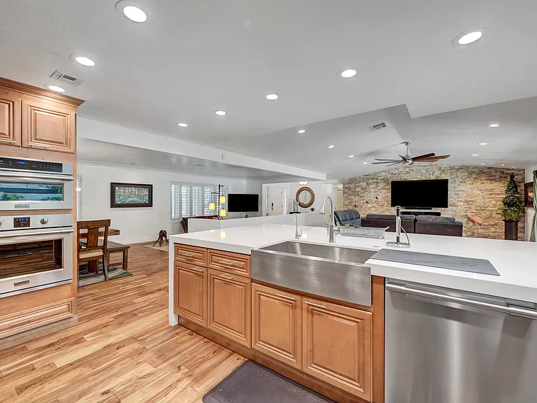7085 Palmyra Ave — Photo 17