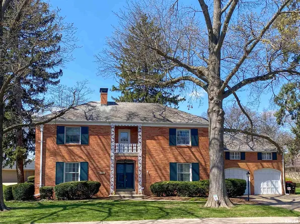 3911 N Hawthorne Pl, Peoria, IL 61614