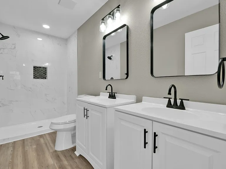 439 W Lubbock St — Photo 17
