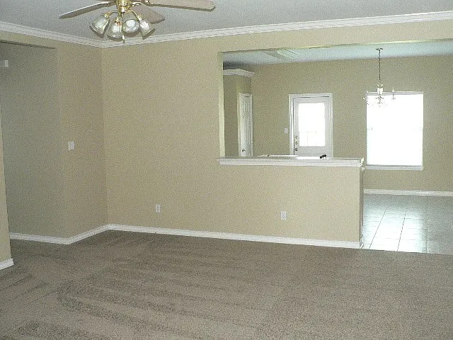 3 bed, 2.0 bath, 1490 sqft, $1,800 — Photo 2