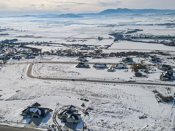 4th image of 687 N Cherry Ridge Ln