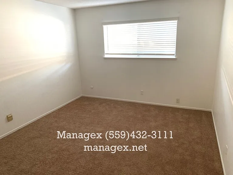 6060 N Poplar Ave — Photo 7