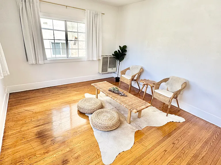 1758 Winona Blvd #6 — Photo 3