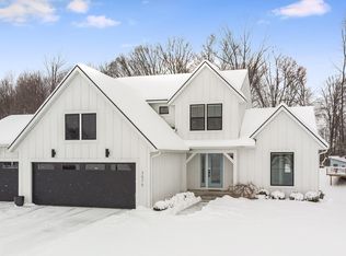 3075 Deer Haven Dr, Jenison, MI 49428