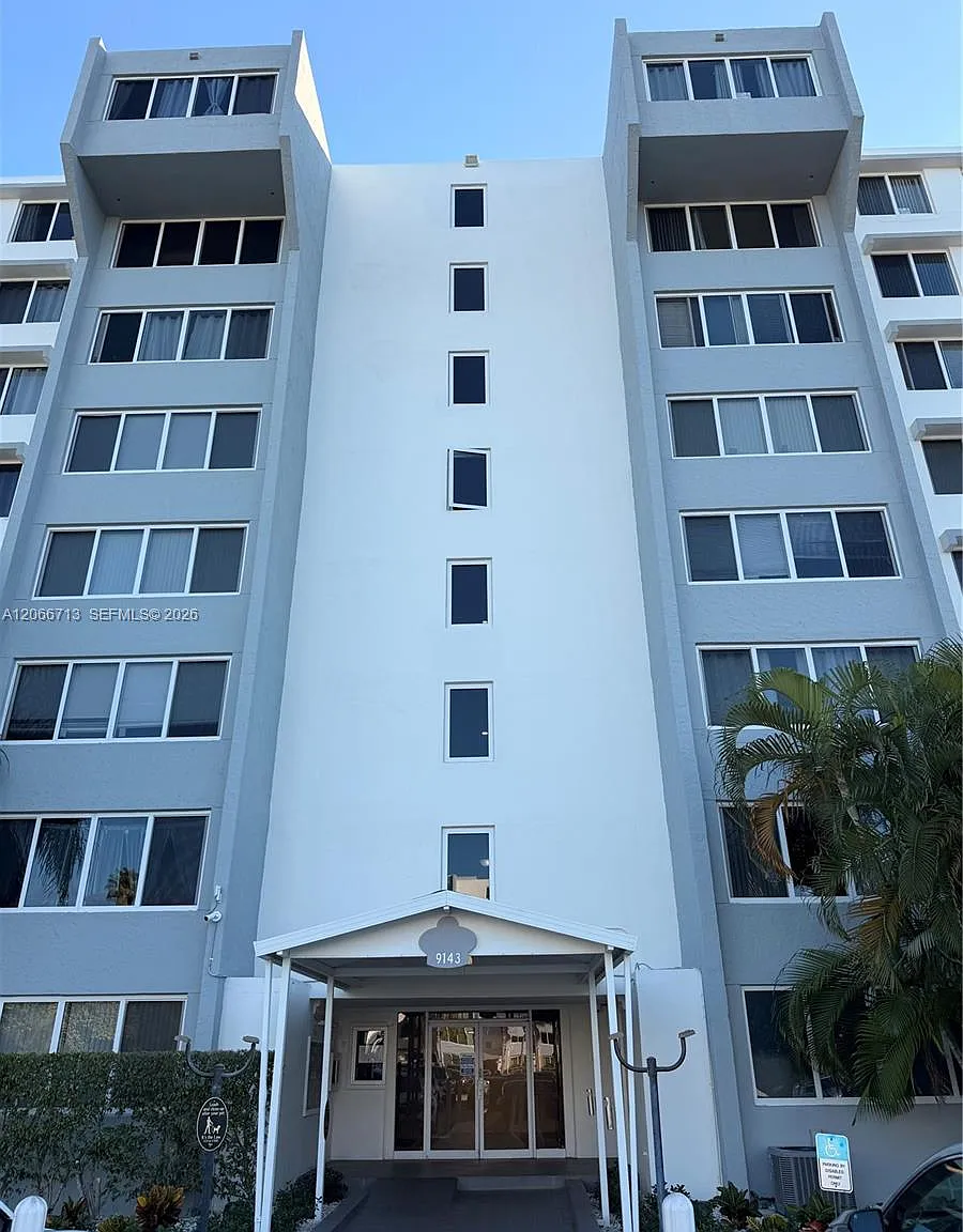 Dadeland Place Condo — Photo 1