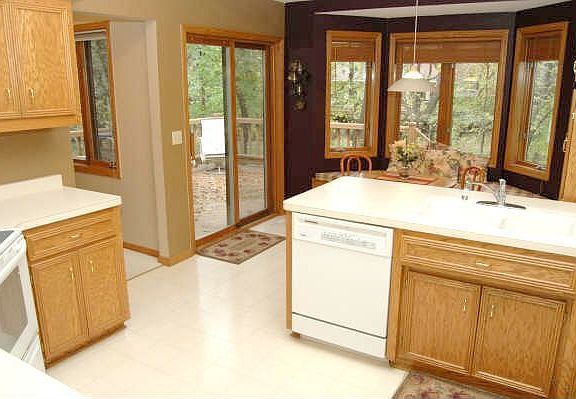 Spacious eat-in kitchen with newer appliances & bayed informal dining area