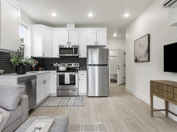 9050 NE Hoyt St #12, Portland, OR 97220