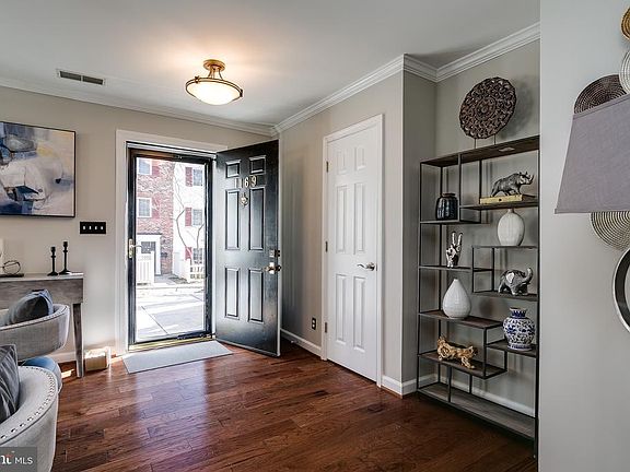Front Door w/Coat Closet 