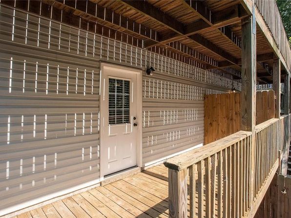 fayetteville-arkansas-444953365 picture