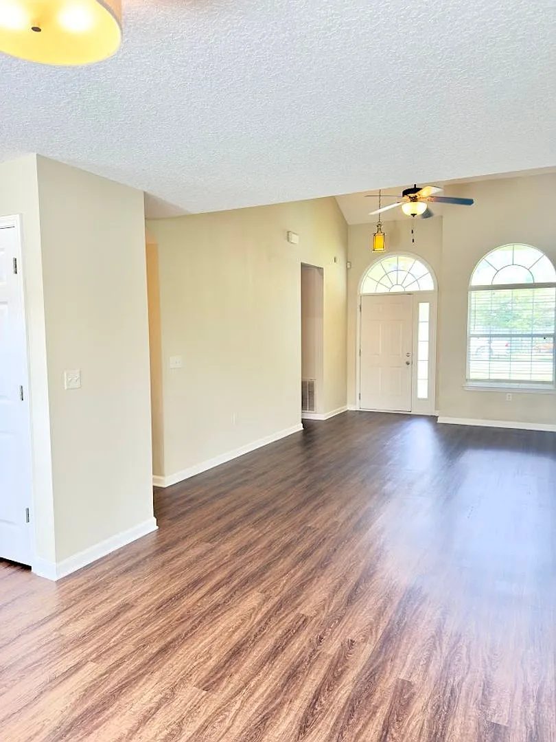 138 Hamilton Drive — Photo 3