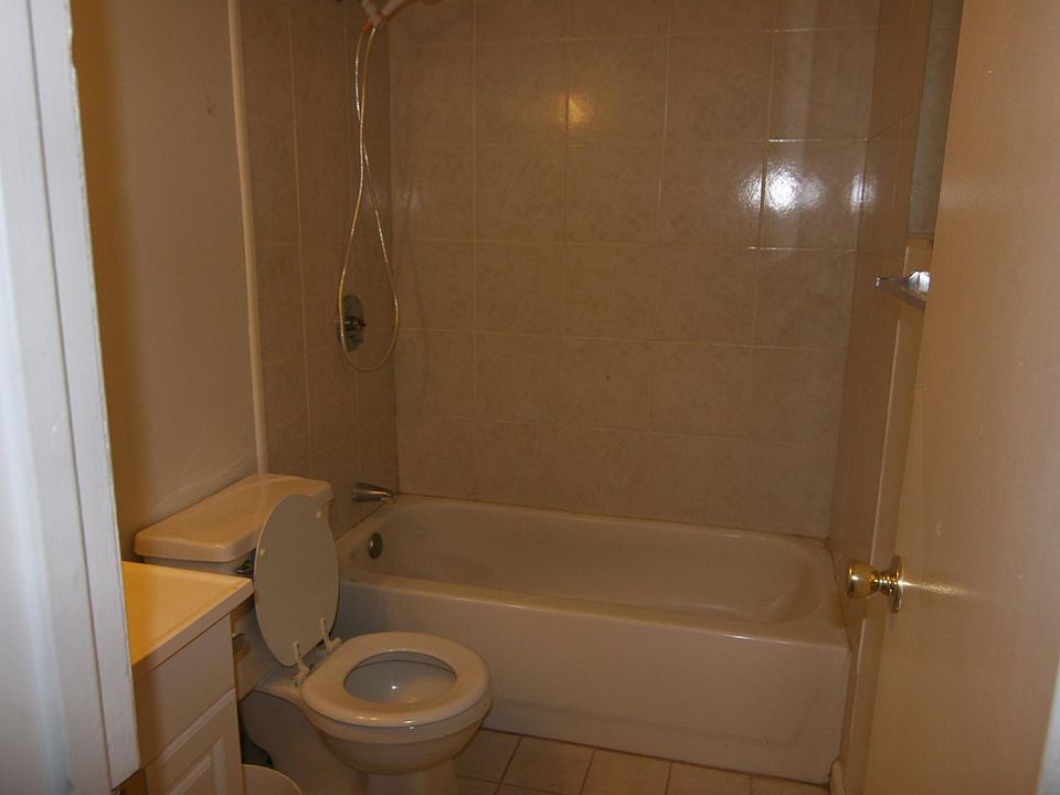 2nd image of 221 Lafayette St APT 1