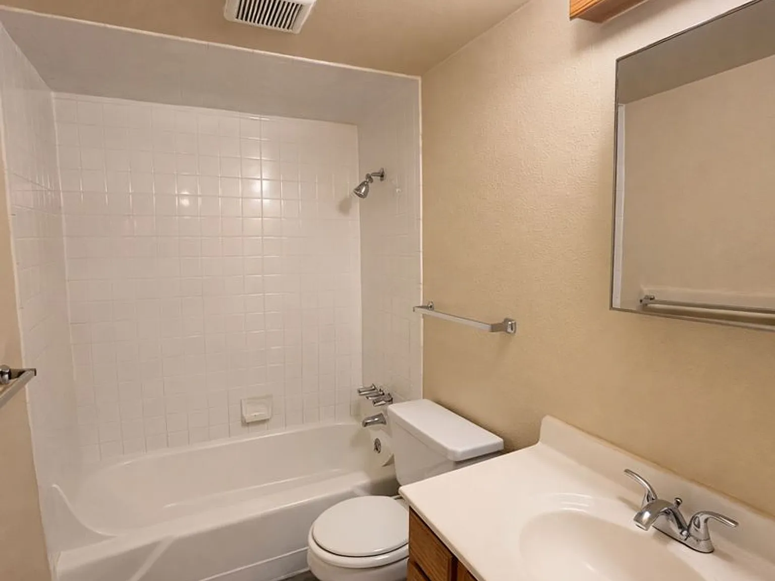 Maple Tree Apartments — Photo 4