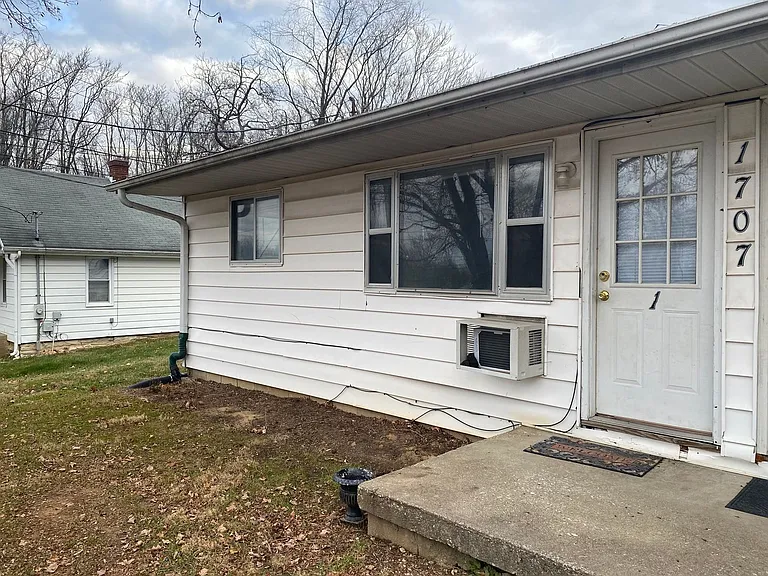 1707 S Huntington Dr — Photo 1