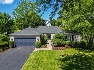 701 Stonegate Rd, Libertyville, IL 60048