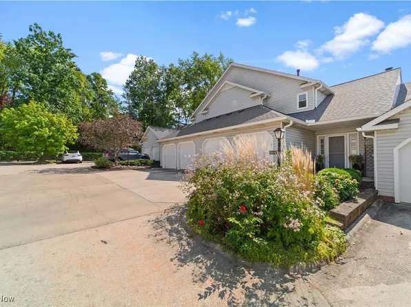 900 Hampton Cir #2, Aurora, OH 44202