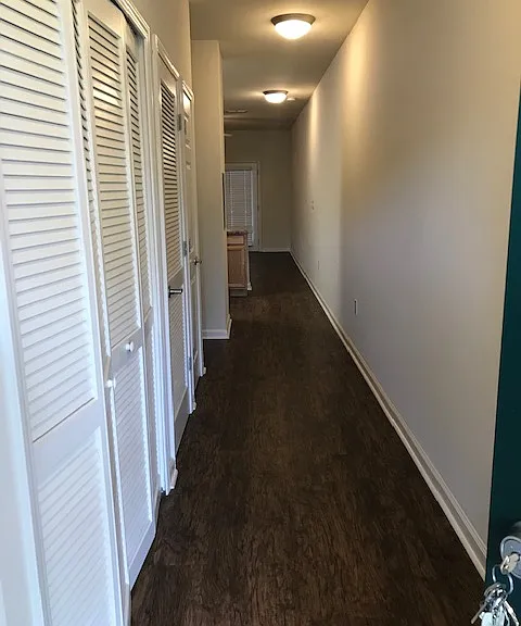 Pinnacle Pointe Apartments — Photo 16