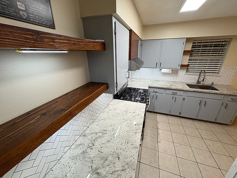 8639 Sonneville Dr — Photo 23