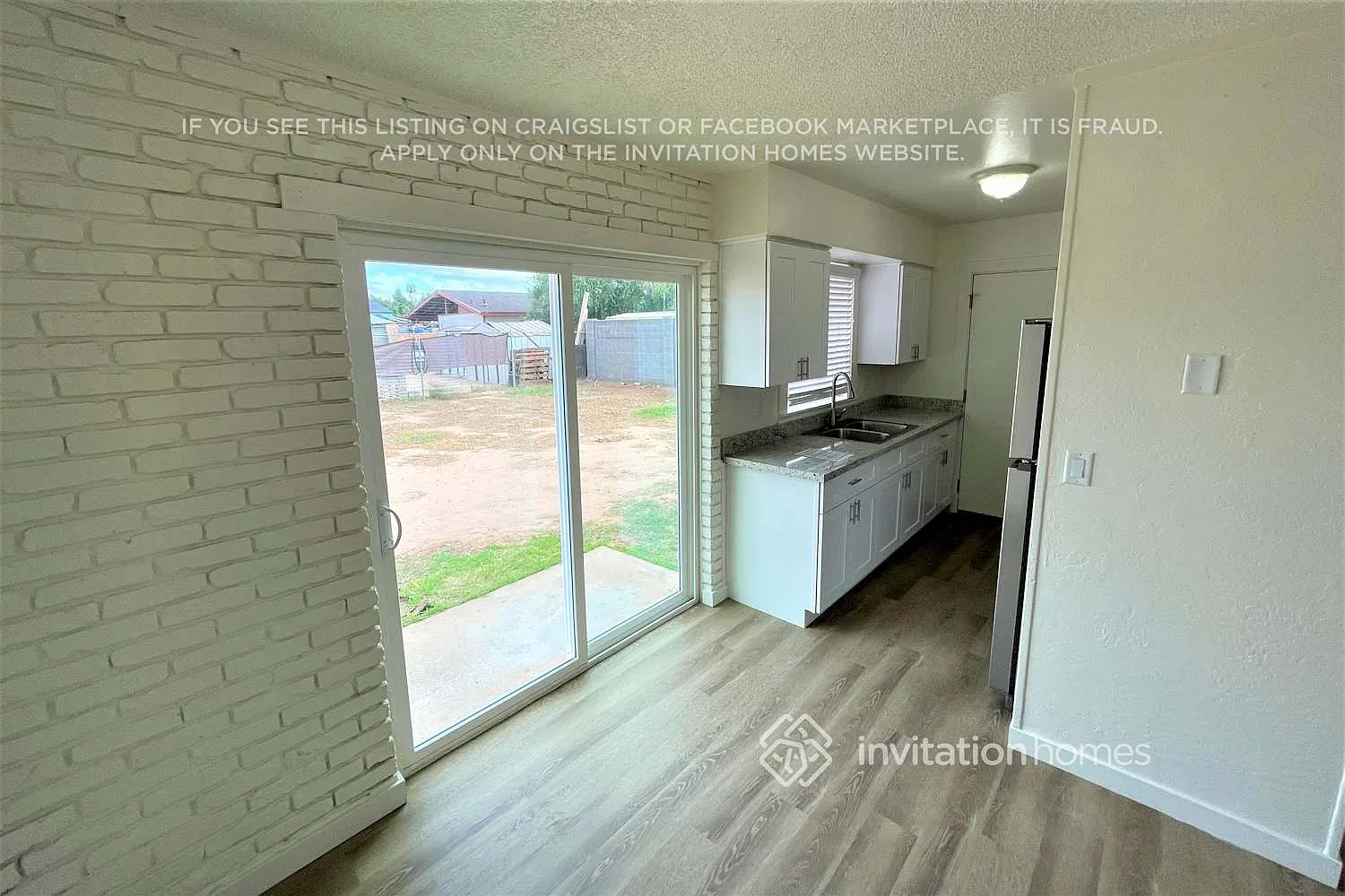 4131 N 74th Dr Phoenix, AZ 85033 — Photo 3