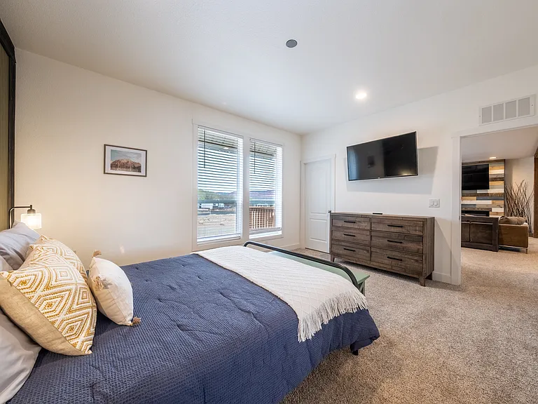 523 W Vance Dr — Photo 19