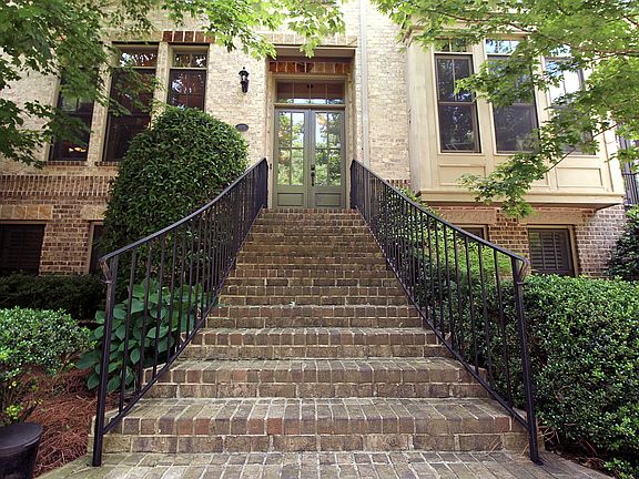 4th image of 815 Park Manor Dr SE