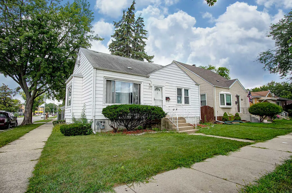 640 Linden Ave photo 1